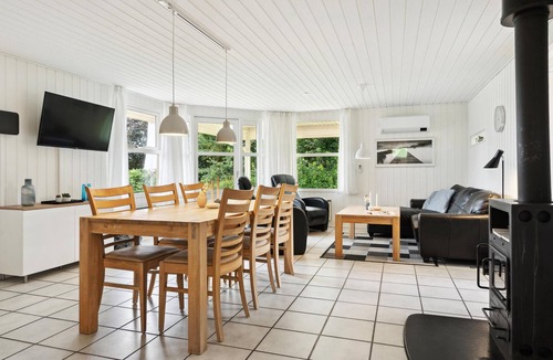 Hejlsminde Strand House | Cozy home in Hejls with sauna