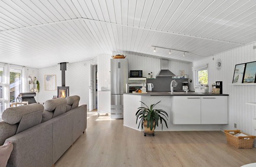 Bork Havn House | Cozy home in Hemmet with kitchen