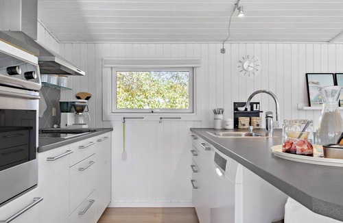 Bork Havn House | Cozy home in Hemmet with kitchen