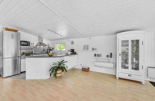 Bork Havn House | Cozy home in Hemmet with kitchen