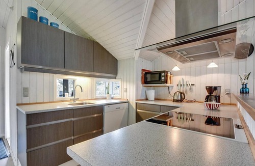 Henne Strand House | Cozy home in Henne with sauna