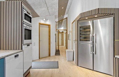 Hirtshals House | Cozy home in Hirtshals with kitchen