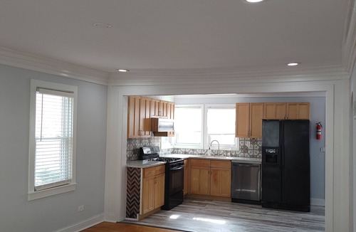 Fullersburg House | Cozy Home in Historic Hinsdale IL 30 minutes from Downtown Chicago