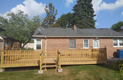 Fullersburg House | Cozy Home in Historic Hinsdale IL 30 minutes from Downtown Chicago