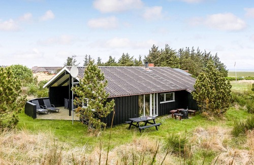 Nørre Lyngvig House | Cozy home in Hvide Sande with sauna