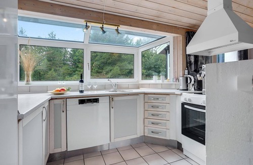Bratten Strand House | Cozy home in Jerup with kitchen