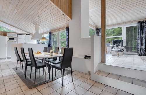 Bratten Strand House | Cozy home in Jerup with kitchen