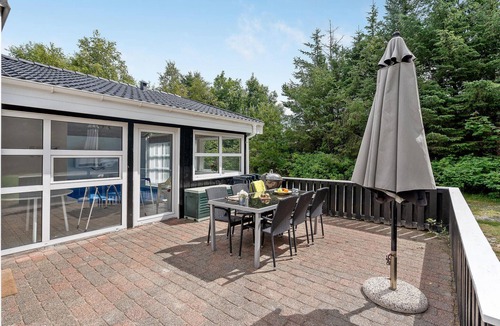 Bratten Strand House | Cozy home in Jerup with kitchen