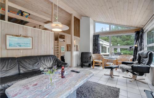 Bratten Strand House | Cozy Home In Jerup With Kitchen