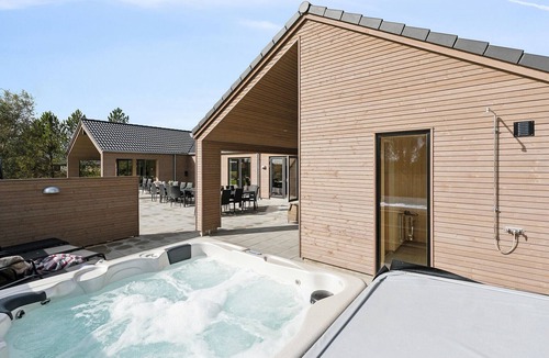 Bratten Strand House | Cozy home in Jerup with sauna