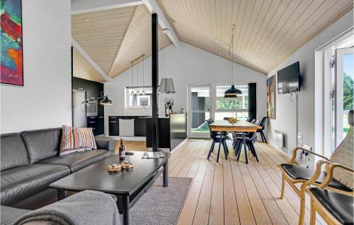 Bratten Strand House | Cozy Home In Jerup With Sauna