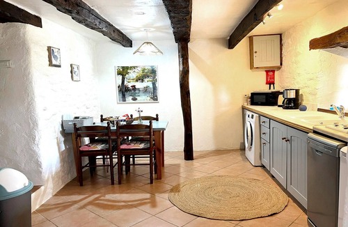Jouqueviel House | Cozy home in Jouqueviel with swimming pool