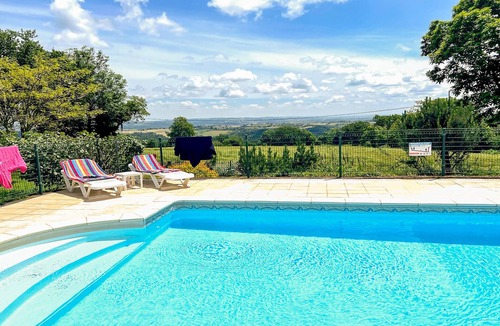 Jouqueviel House | Cozy home in Jouqueviel with swimming pool