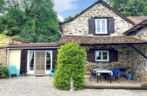 Jouqueviel House | Cozy home in Jouqueviel with swimming pool