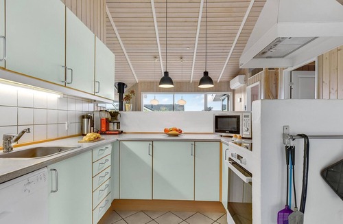 Pøt Strandby House | Cozy home in Juelsminde with sauna