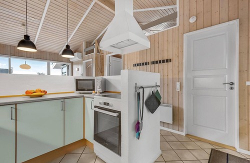 Pøt Strandby House | Cozy home in Juelsminde with sauna