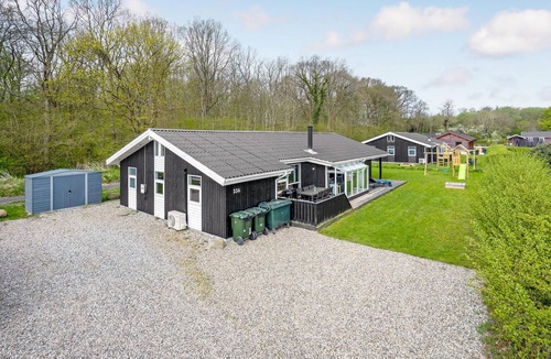 Pøt Strandby House | Cozy home in Juelsminde with sauna