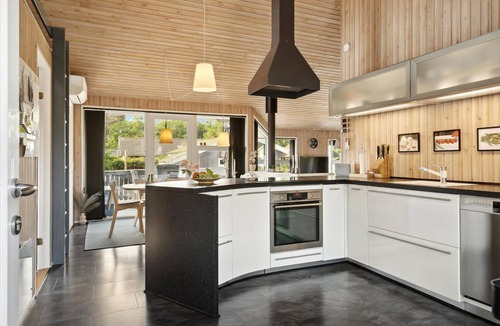 Pøt Strandby House | Cozy home in Juelsminde with sauna