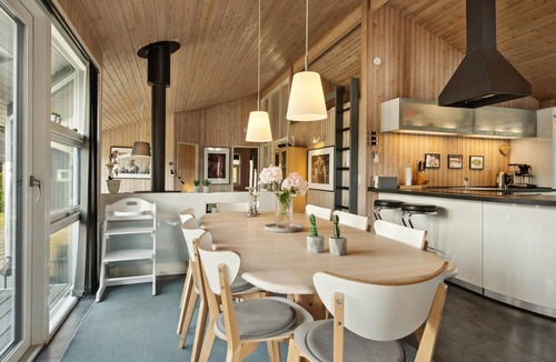 Pøt Strandby House | Cozy home in Juelsminde with sauna