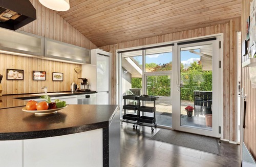 Pøt Strandby House | Cozy home in Juelsminde with sauna