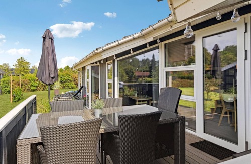 Pøt Strandby House | Cozy home in Juelsminde with sauna