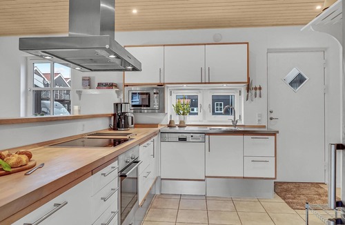 Juelsminde House | Cozy home in Juelsminde with kitchen