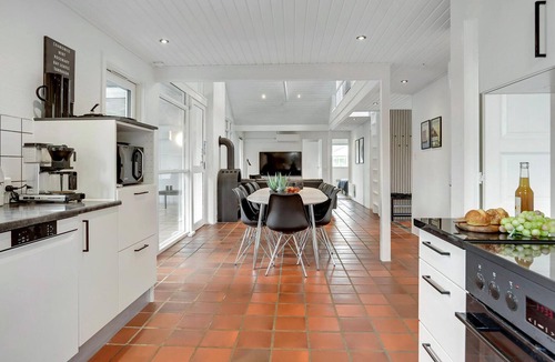 Pøt Strandby House | Cozy home in Juelsminde with sauna