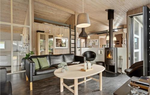 Pøt Strandby House | Cozy Home In Juelsminde With Sauna
