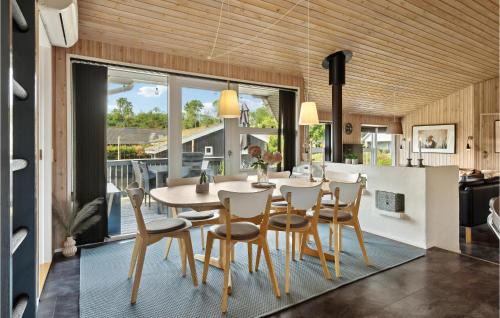 Pøt Strandby House | Cozy Home In Juelsminde With Sauna