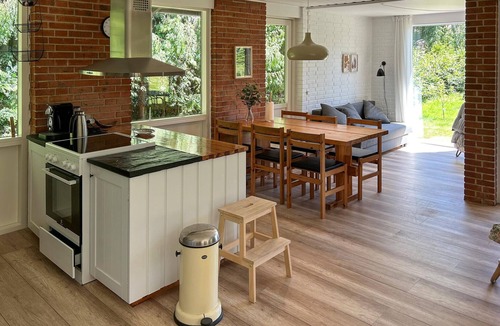 Skødshoved Strand House | Cozy home in Knebel with WiFi
