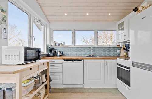 Skødshoved Strand House | Cozy home in Knebel with sauna