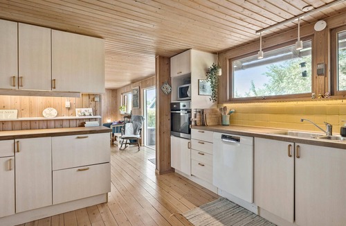 Frolunde House | Cozy home in Korsør with kitchen
