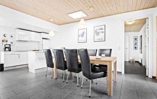 Trend House | Cozy Home In Løgstør With Sauna