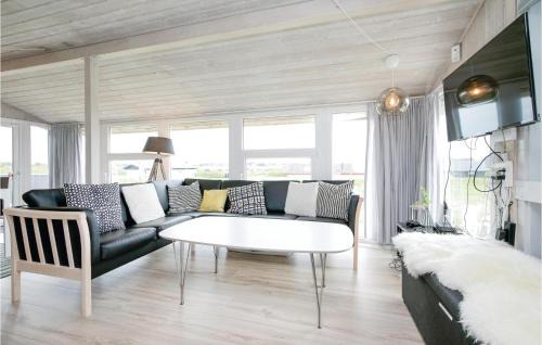 Nr. Lyngby Strand House | Cozy Home In Løkken With Kitchen