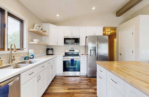 Nekoosa House | Cozy Home in Lake Arrowhead w/shared amenities such as pools, tennis, & golf