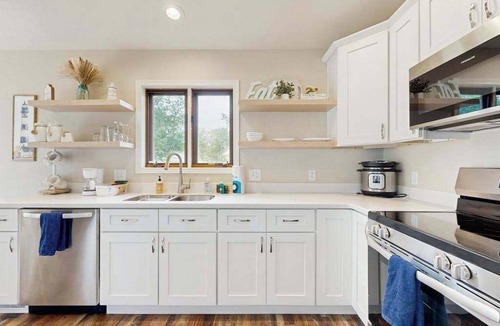 Nekoosa House | Cozy Home in Lake Arrowhead w/shared amenities such as pools, tennis, & golf