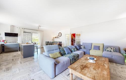 Lamotte-du-Rhone House | Cozy Home In Lamotte Du Rhone