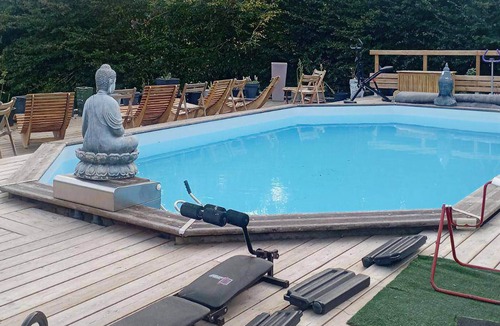 Le Vaumain House | Cozy home in Le Vaumain with kitchen