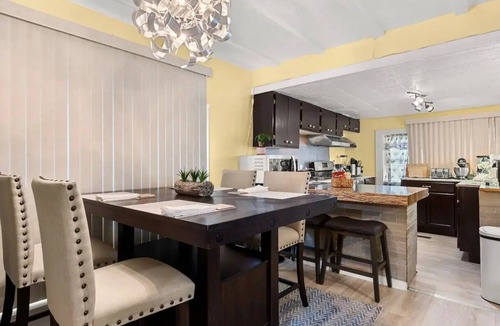 Lenox House | Cozy Home in Lenox