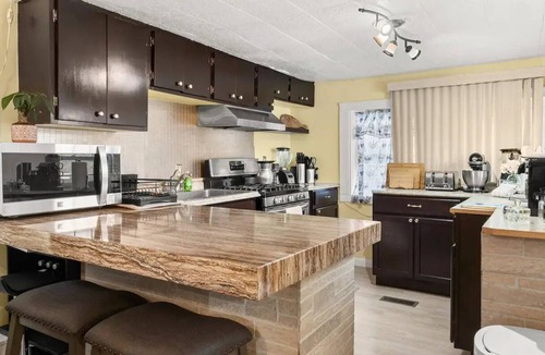 Lenox House | Cozy Home in Lenox