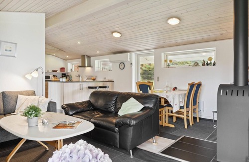 Nørre Lyngby House | Cozy home in Løkken with kitchen