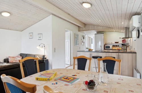 Nørre Lyngby House | Cozy home in Løkken with kitchen
