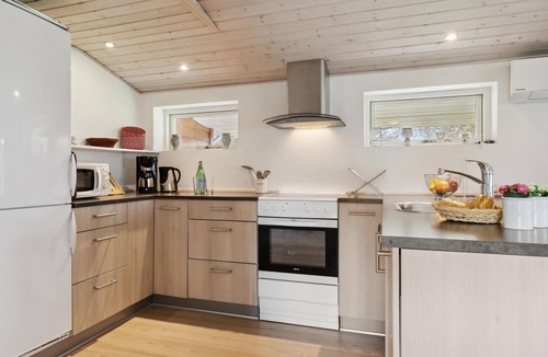 Nørre Lyngby House | Cozy home in Løkken with kitchen