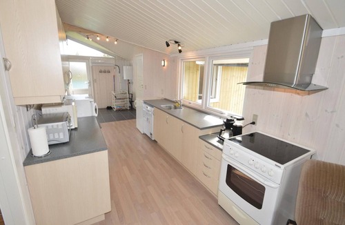 Nr. Lyngby Strand House | Cozy home in Løkken with kitchen
