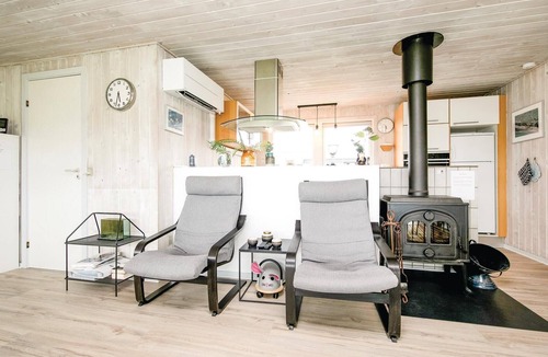 Nr. Lyngby Strand House | Cozy home in Løkken with kitchen