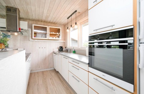 Nr. Lyngby Strand House | Cozy home in Løkken with kitchen