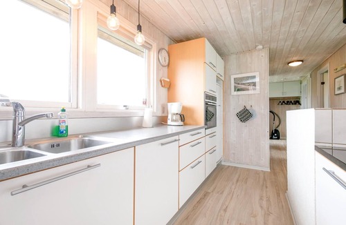 Nr. Lyngby Strand House | Cozy home in Løkken with kitchen