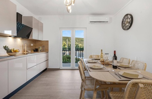 Sibenik House | Cozy home in Mirlovic Zagora