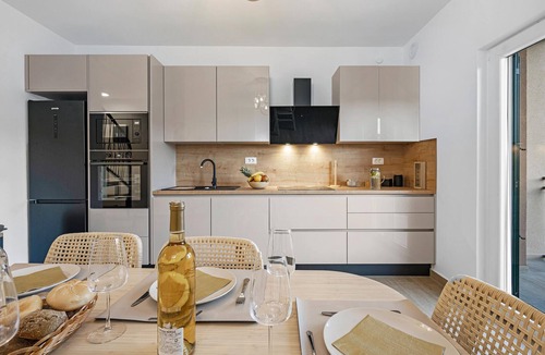 Sibenik House | Cozy home in Mirlovic Zagora