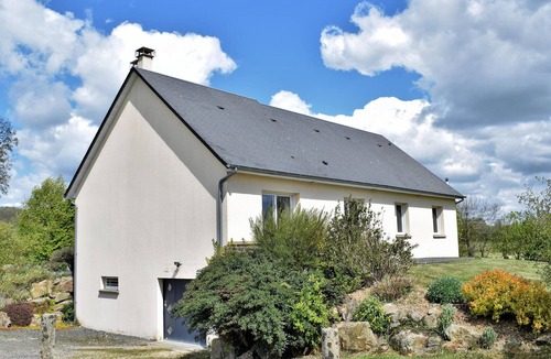 Montchamp House | Cozy home in Montchamp with kitchen